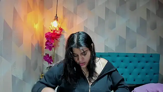 LindaBreeS online show from February 1, 2026, 3:54 pm