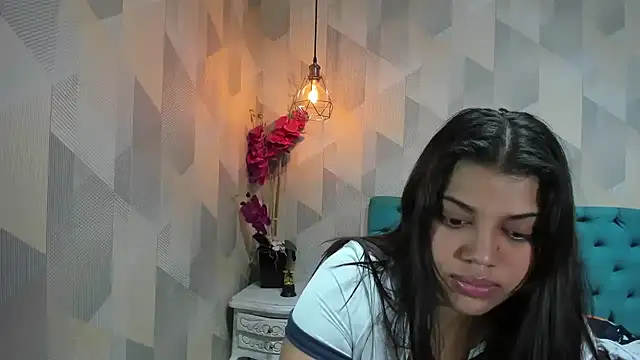 LindaBreeS online show from May 25, 2026, 4:13 pm