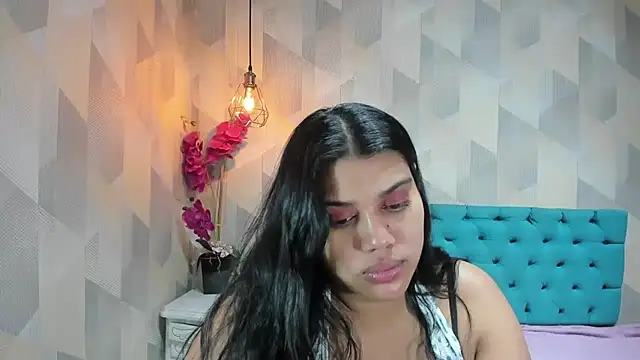 LindaBreeS online show from July 9, 2026, 9:41 pm