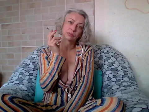 Lorie Carrie online show from July 11, 2026, 8:39 am