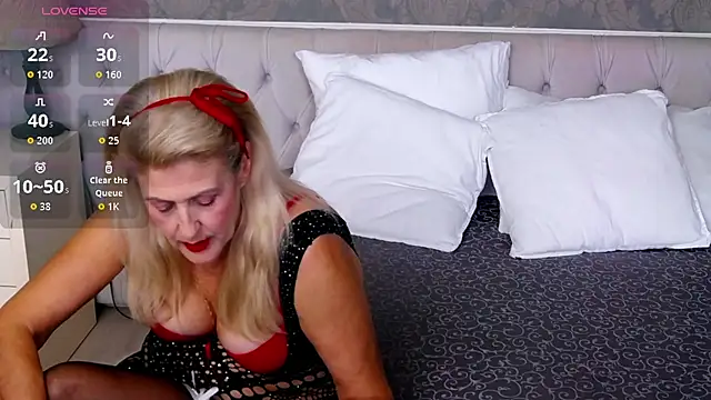 ElenaJuarez online show from October 9, 2025, 4:16 pm