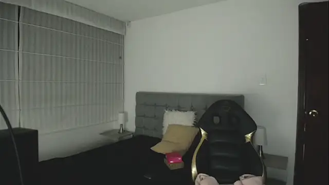 Snapshot of Andrea_Ramos chatting on September 30, 2025, 5:51 pm Andrea Ramos online show from September 30, 2025, 5:51 pm