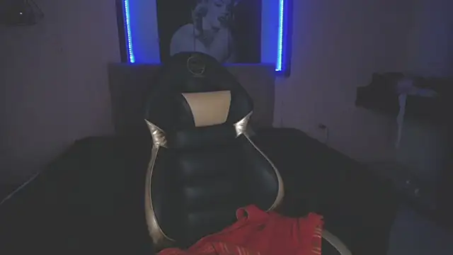 Snapshot of Andrea_Ramos chatting on October 15, 2025, 6:52 pm Andrea Ramos online show from October 15, 2025, 6:52 pm