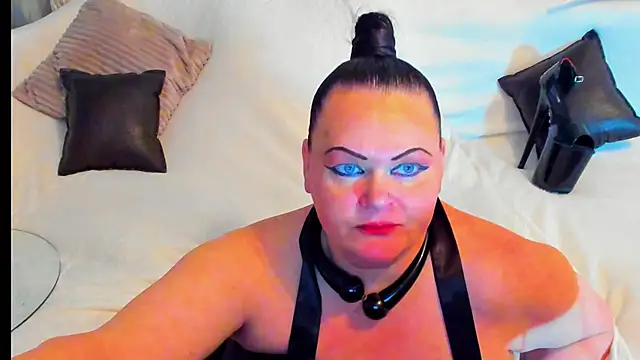 MilanaBiegert online show from December 18, 2024, 2:28 pm