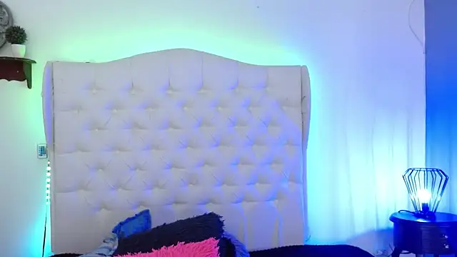 Snapshot of elena_detroya chatting on December 23, 2024, 3:23 pm elena detroya online show from December 23, 2024, 3:23 pm