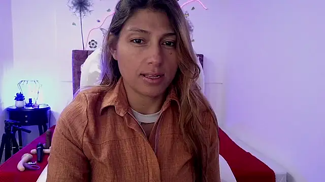 Snapshot of elena_detroya chatting on October 4, 2025, 12:25 pm elena detroya online show from October 4, 2025, 12:25 pm