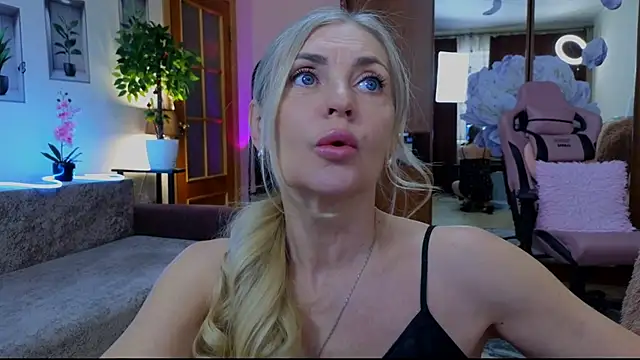 Snapshot of amelia_blondy chatting on February 14, 2025, 11:42 am amelia blondy online show from February 14, 2025, 11:42 am