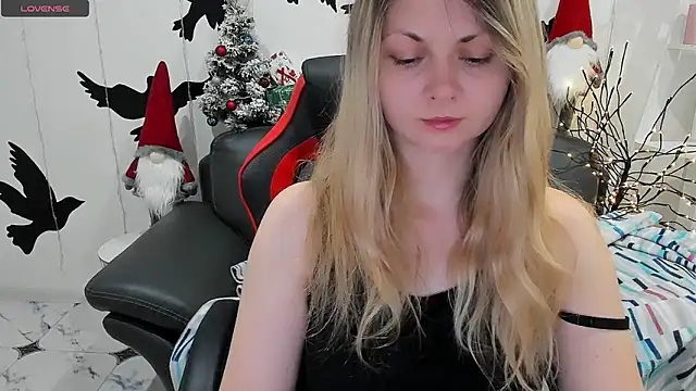 Snapshot of SmilingEmily_ chatting on December 14, 2024, 7:40 am SmilingEmily online show from December 14, 2024, 7:40 am