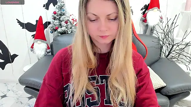 Snapshot of SmilingEmily_ chatting on December 20, 2024, 7:55 am SmilingEmily online show from December 20, 2024, 7:55 am