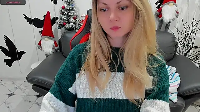 Snapshot of SmilingEmily_ chatting on January 3, 2025, 6:44 am SmilingEmily online show from January 3, 2025, 6:44 am