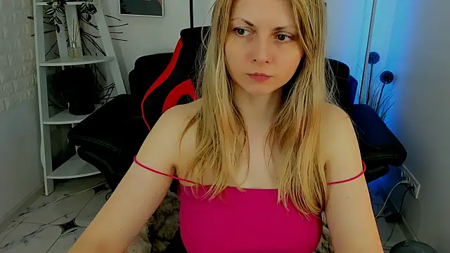 Snapshot of SmilingEmily_ chatting on March 5, 2025, 11:06 am SmilingEmily online show from March 5, 2025, 11:06 am