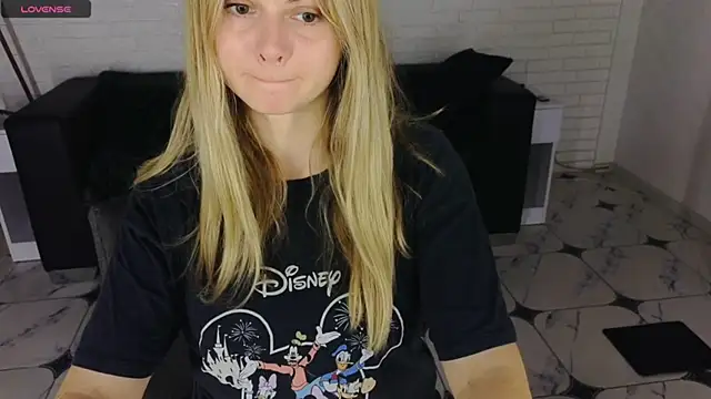 Snapshot of SmilingEmily_ chatting on September 10, 2025, 6:24 am SmilingEmily online show from September 10, 2025, 6:24 am