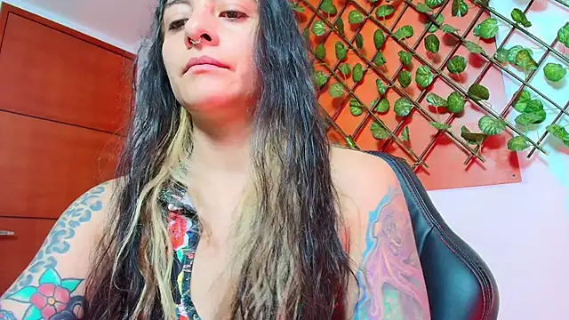 Naughty Kittenm online show from April 7, 2026, 11:21 am