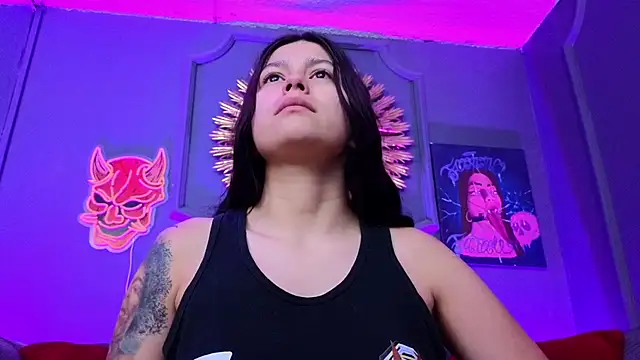 Julieta Russell online show from December 12, 2024, 11:40 am