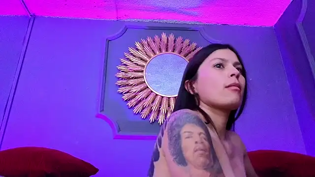 Julieta Russell online show from December 13, 2024, 6:27 pm