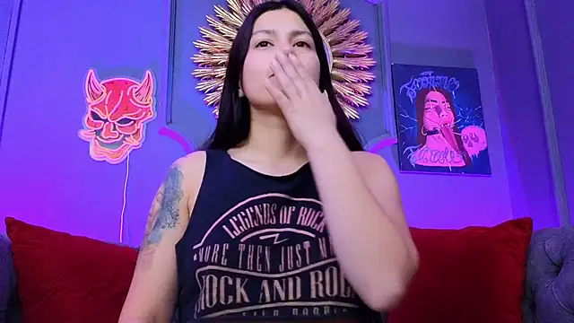 Julieta Russell online show from December 16, 2024, 11:55 am