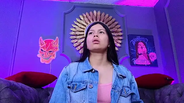 Julieta Russell online show from December 30, 2024, 11:48 am