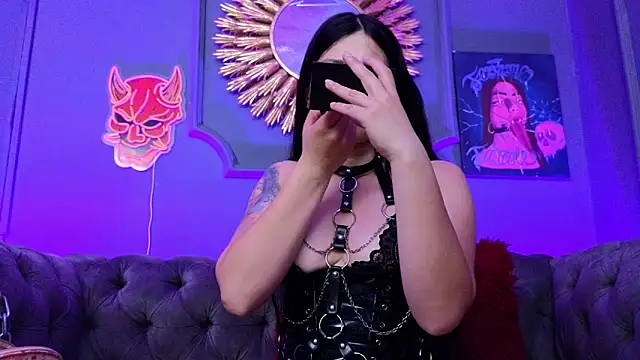 Julieta Russell online show from February 18, 2025, 7:52 pm