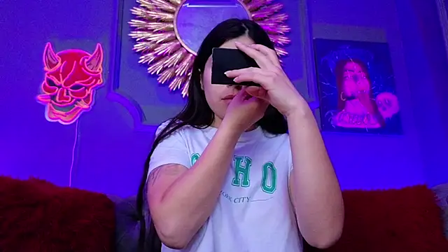 Julieta Russell online show from March 7, 2025, 1:40 pm