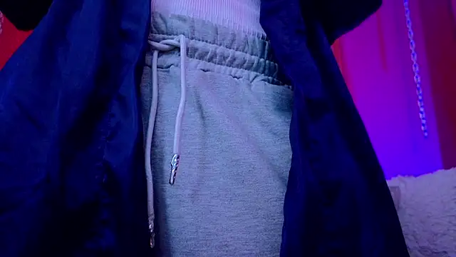 Julieta Russell online show from September 26, 2025, 11:58 am