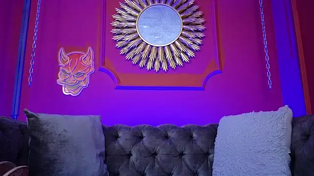 Julieta Russell online show from April 8, 2026, 12:05 pm