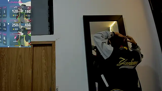 laurem-paulette online show from November 30, 2025, 12:42 pm