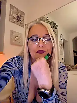 kikkastar online show from February 25, 2026, 8:40 pm