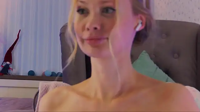 laracroftt1 online show from March 17, 2025, 11:54 pm