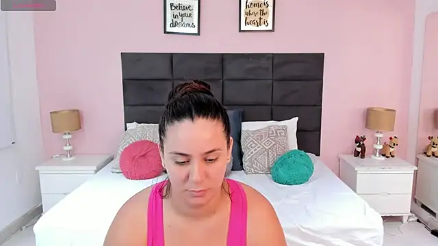 MadisonJenner online show from November 14, 2025, 11:20 am