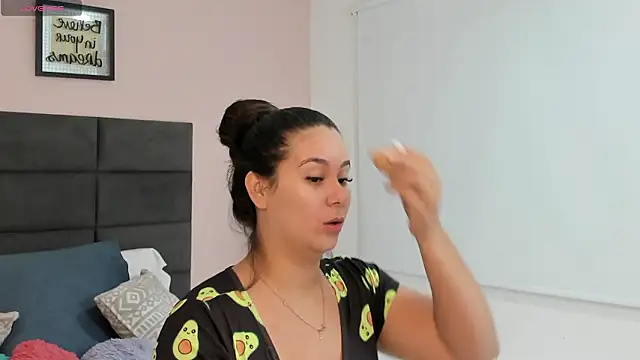 Snapshot of MadisonJenner chatting on February 1, 2026, 11:53 am MadisonJenner online show from February 1, 2026, 11:53 am