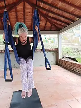 freyadevil333 online show from April 3, 2026, 7:56 pm