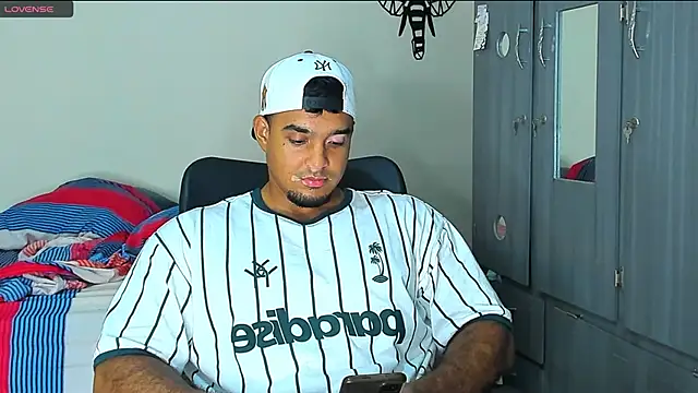 Big furry bear13 online show from December 29, 2024, 4:05 am