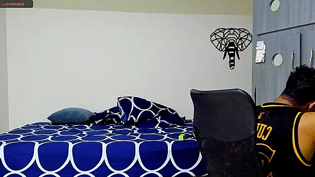 Big furry bear13 online show from February 26, 2025, 4:47 am