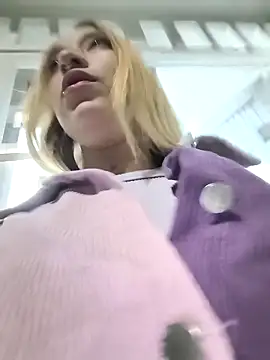 MollyCruz online show from December 21, 2025, 10:33 am