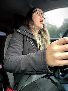 HotXMom online show from November 11, 2025, 6:46 am