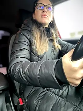 HotXMom online show from November 19, 2025, 6:46 am