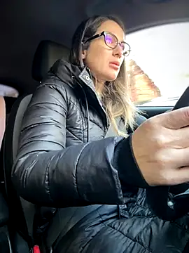 HotXMom online show from November 24, 2025, 6:57 am