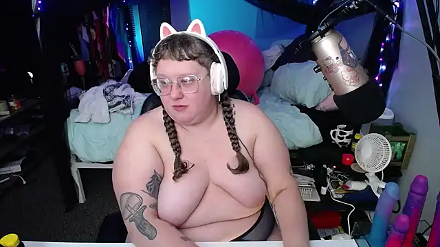 FatVeronica online show from March 12, 2025, 9:02 am