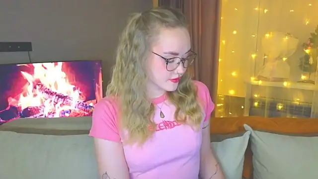 Aurora Golden1 online show from December 24, 2024, 3:58 pm