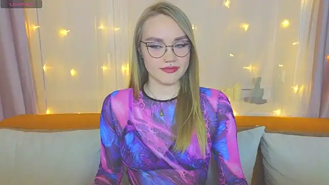 Aurora Golden1 online show from March 6, 2025, 7:21 pm