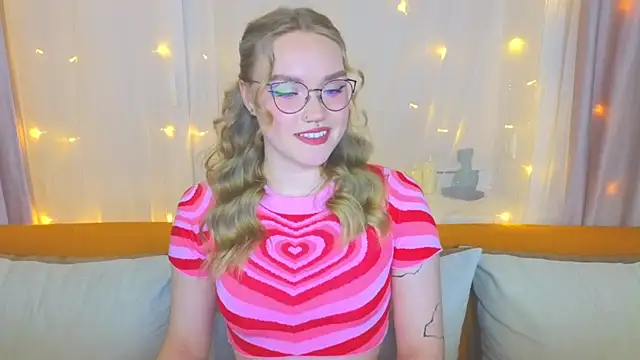 Aurora Golden1 online show from March 18, 2025, 4:04 pm