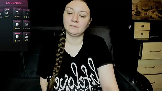 Snapshot of AlisaBacker chatting on May 6, 2026, 6:35 pm AlisaBacker online show from May 6, 2026, 6:35 pm