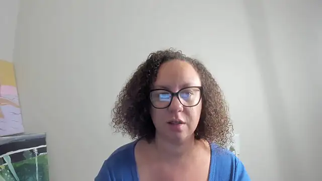 Snapshot of Paisleehaze chatting on October 12, 2025, 10:36 am Paisleehaze online show from October 12, 2025, 10:36 am