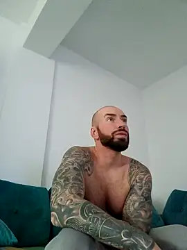 Snapshot of AronGrant chatting on December 8, 2024, 12:19 pm AronGrant online show from December 8, 2024, 12:19 pm