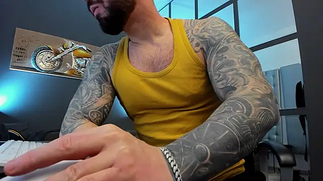 Snapshot of AronGrant chatting on February 1, 2025, 8:29 am AronGrant online show from February 1, 2025, 8:29 am
