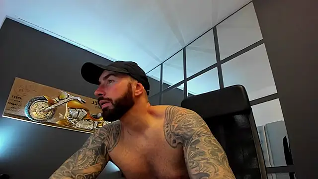 Snapshot of AronGrant chatting on February 4, 2025, 8:24 am AronGrant online show from February 4, 2025, 8:24 am