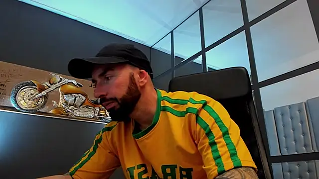 AronGrant online show from November 15, 2025, 9:39 am