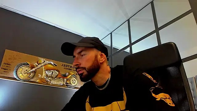 Snapshot of AronGrant chatting on June 13, 2026, 8:45 am AronGrant online show from June 13, 2026, 8:45 am