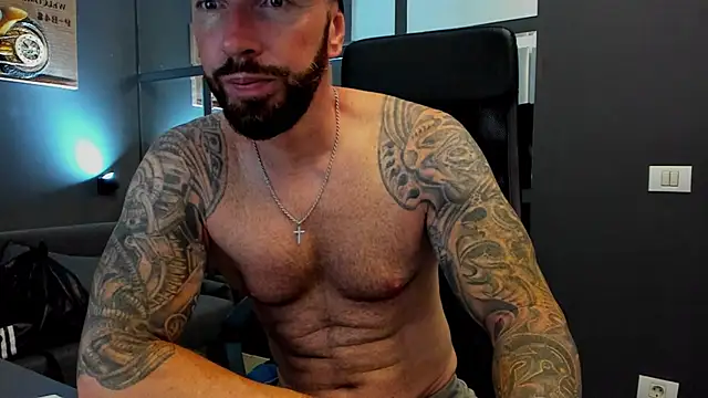 Snapshot of AronGrant chatting on July 17, 2026, 8:32 am AronGrant online show from July 17, 2026, 8:32 am