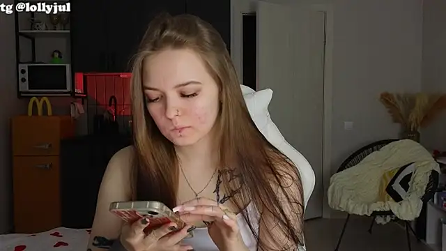 Snapshot of doll_lol_ chatting on October 9, 2025, 5:55 pm doll lol online show from October 9, 2025, 5:55 pm